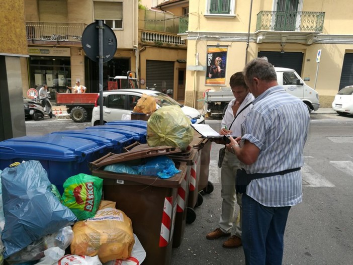 Sanremo: raccolta &quot;porta a porta&quot;, un lettore chiede che l'indifferenziata sia portata via due volte alla settimana per evitare cattivi odori