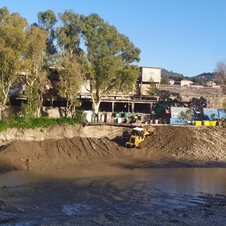 Imperia: partiti i lavori di messa in sicurezza del centro di conferimento rifiuti sull'Argine (foto e video)