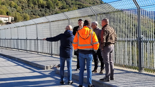 Valle Argentina: importanti operazioni di collaudo statico del ponte di Loreto a Triora