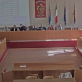 Fabbricato in via Tenda, Ventimiglia approva all'unanimità la deroga al vincolo cimiteriale