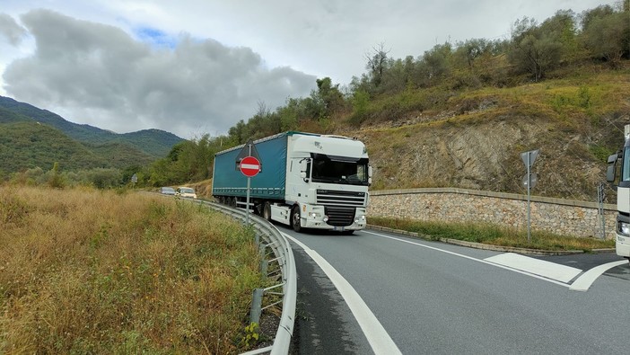 Statale 28, saranno le verifiche dell’Anas a condizionare la proroga del divieto di transito dei mezzi pesanti