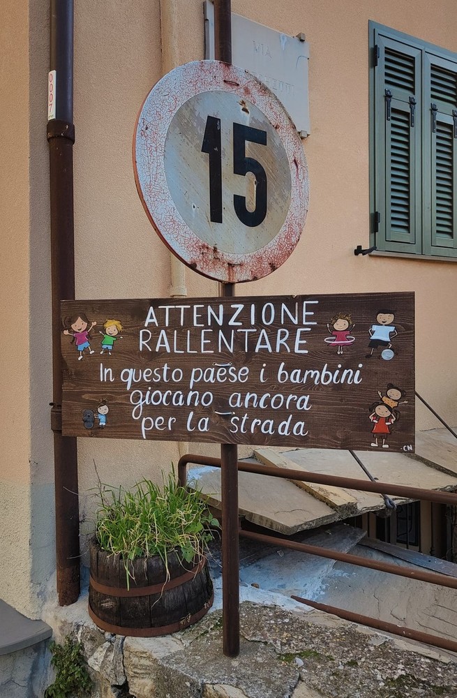 Montalto Carpasio, nuova cartellonistica per i bimbi creati dall'artista locale Chiara Nicodemo