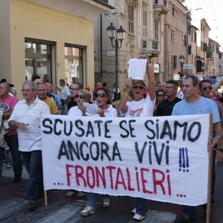 Emendamento del Fai rigettato dal Governo: domani i frontalieri protesteranno con gli studenti