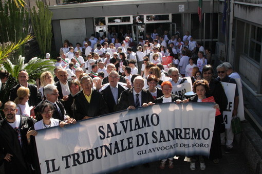 Sanremo: questa mattina gli avvocati scendono nuovamente in strada per il 'caro parcheggio' al tribunale