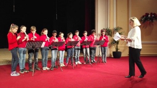 Sanremo: grande successo al Teatro del Casinò per il concerto di Natale dei bimbi delle scuole di San Pietro