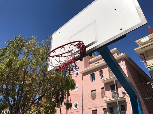 Imperia: danneggiato un canestro del campetto da basket delle Ferriere gestito dall’associazione 'Genitori @ttivi'