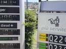 Imperia, caro benzina: il carburante supera la soglia dei 2 euro al litro