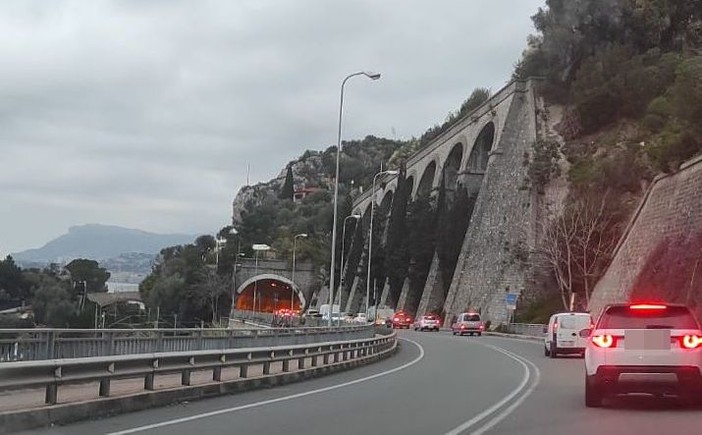 Ventimiglia, controlli in frontiera creano lunghe code: disagi per i pendolari (Foto)