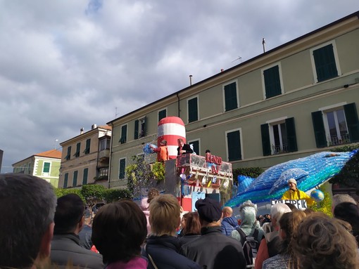 Diano Marina: Trump e Greta insieme a festeggiare il Carnevale. Torna la storica sfilata dei carri (foto e video)