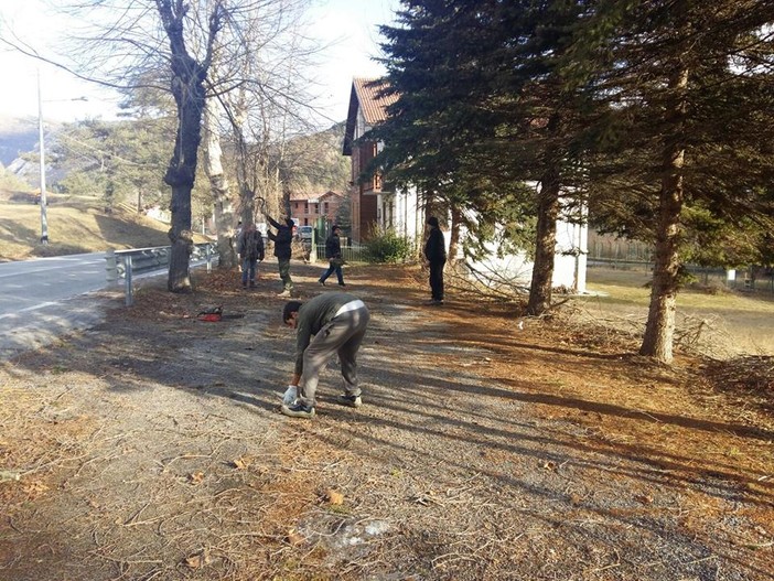 Colle di Nava: Casapound ripristina passaggio pedonale dai danni causati dal maltempo