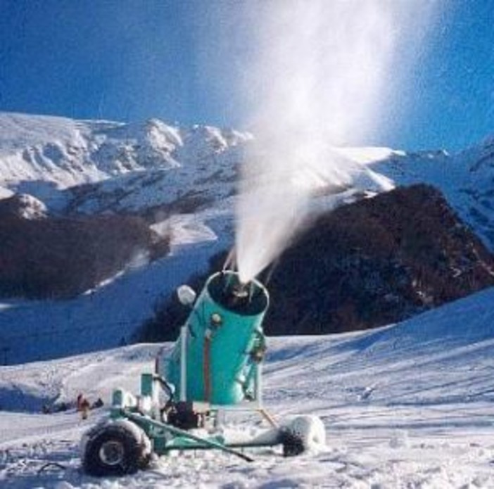 Cannoni in azione grazie alle basse temperature: a Limone Piemonte gli impianti sono aperti