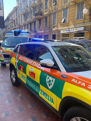 Ventimiglia, si sente male in strada: mobilitazione di soccorsi in via Cavour