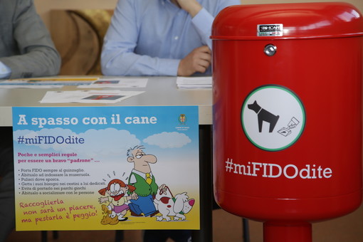 Taggia: lotta all'abbandono delle deiezioni canine, arrivano 12 cestini rossi ed una nuova ordinanza