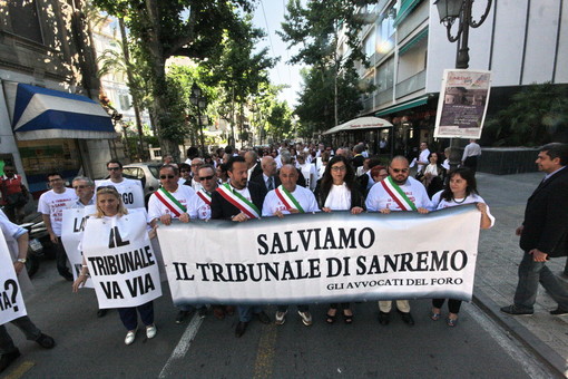 Sanremo: almeno 200 persone al corteo di protesta contro l'accorpamento del tribunale