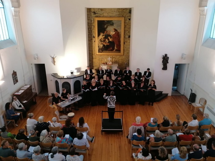 Sanremo: grande successo del Coro Nova Tempora e del Soprano Gabriella Costa alla Chiesa Luterana