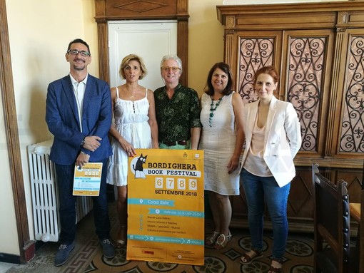 Bordighera Book Festival: al via la 5^ edizione della rassegna letteraria in corso Italia, tra gli ospiti Michele Cucuzza, Lorenzo Beccati e Giuseppe Conte (Foto e Video)