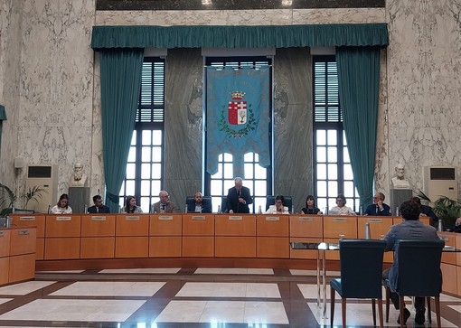 Imperia, convocato il consiglio comunale: mozione sull'Informagiovani