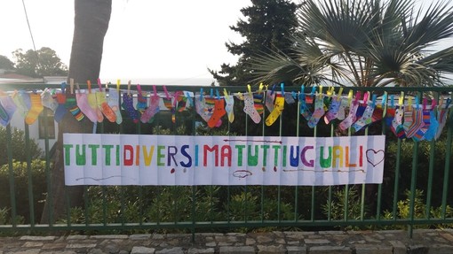 Ospedaletti: alla scuola Edmondo De Amicis, celebrata la Giornata dei Calzini Spaiati