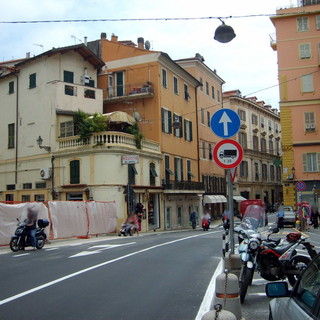 Sanremo: lettore ipotizza l'uso di un elicottero per i camion che passano da piazza Eroi