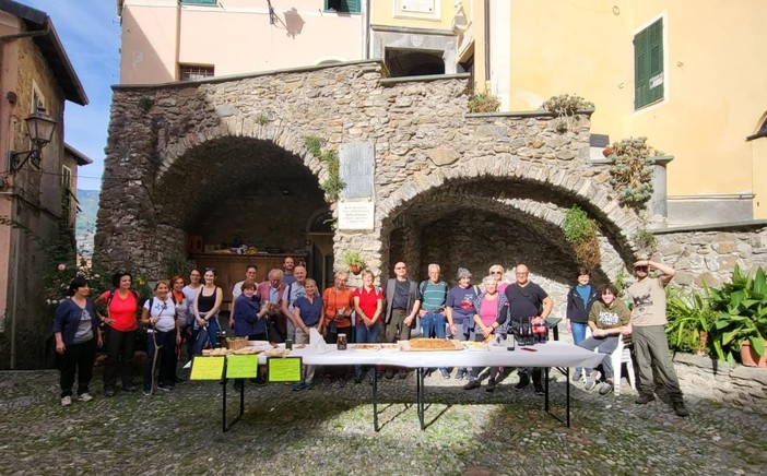 Castel Vittorio: successo per la 6a Giornata Nazionale della Camminata tra gli Olivi (foto)