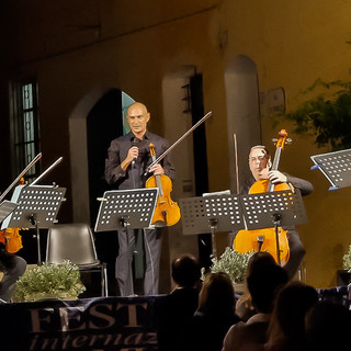 Cervo, al Sagrato dei Corallini le &quot;magiche note&quot; dell'Ensemble Archi all’Opera incantano il pubblico (Foto)