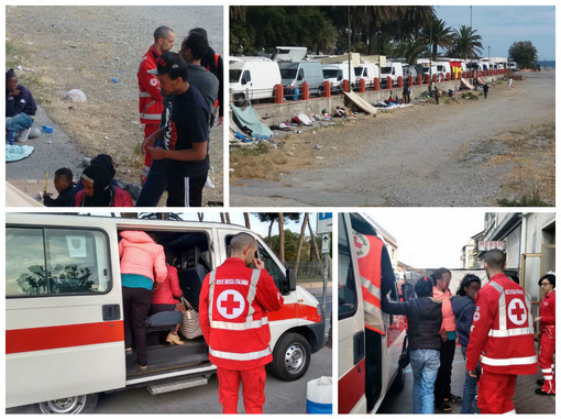 Ventimiglia: donne e bambini tra i migranti sulla riva del Roja trasferiti al Centro dalla Croce Rossa