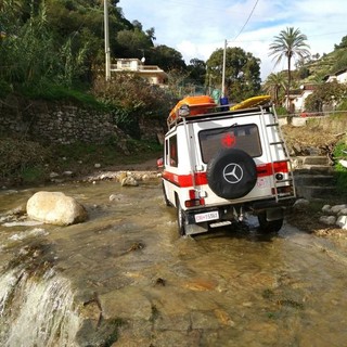 Bordighera: la Croce Rossa soccorre anziana signora, nonostante la strada interrotta