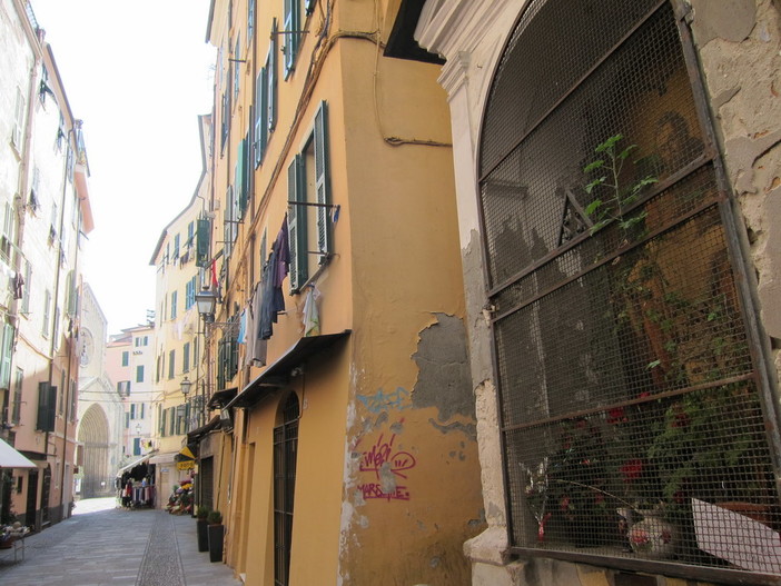 Sanremo: via De Benedetti sta cambiando volto e, secondo una lettrice, non in meglio
