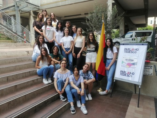 Successo e grande partecipazione per gli esami per la certificazione di lingua tedesca: al 'Ruffini' 60 gli studenti che hanno raggiunto il traguardo (foto)