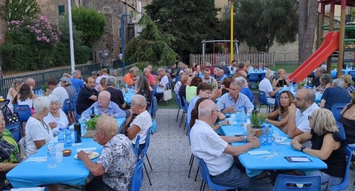 Riva Ligure: sold out per la cena sotto le stelle promossa dall’associazione Culturale “A me Riva”.