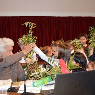 Sanremo: Libereso Guglielmi festeggia i suoi 90 anni con i bambini della Scuola dell'Infanzia Borgo Tinasso