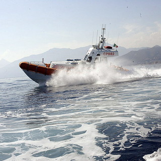 Ventimiglia: barca a vela in avaria nell'oscurità, turisti salvati dalla Capitaneria