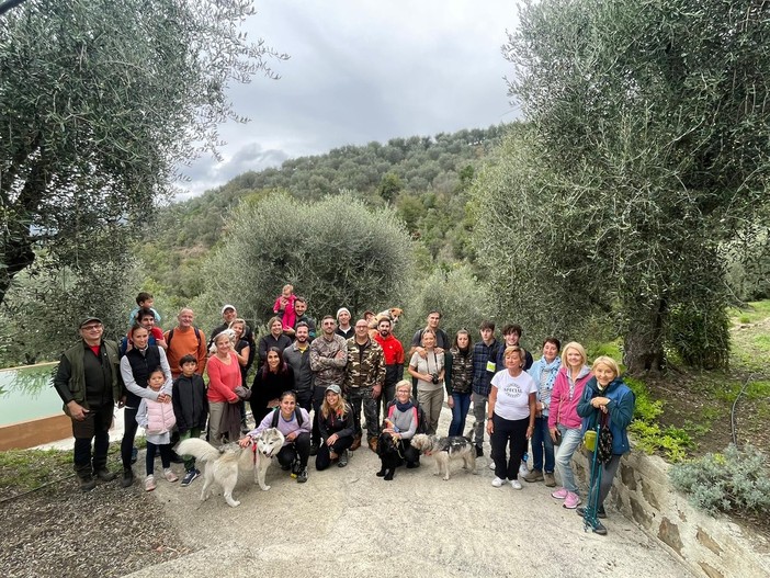 Castel Vittorio: grande successo della 7a giornata nazionale della camminata tra gli olivi