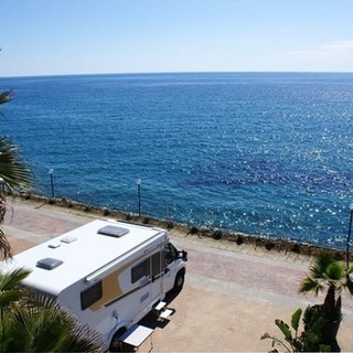 Questa estate desideri andare al mare con la famiglia? Prenota ora la tua vacanza in campeggio a Sanremo!