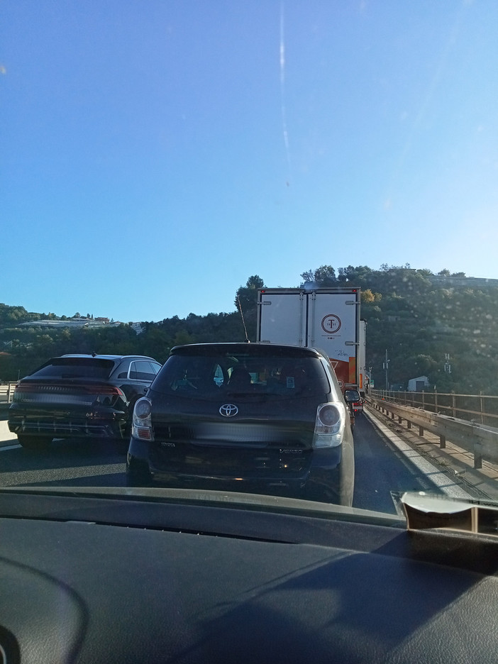 Incidente in autostrada tra Bordighera e Sanremo: lunghe code ma nessun ferito