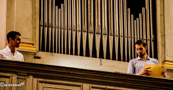 Cervo: grande successo per il concerto di Nicholas Tagliatini e Paolo Bertolotto dedicato ai bambini colpiti dal terremoto nel centro Italia