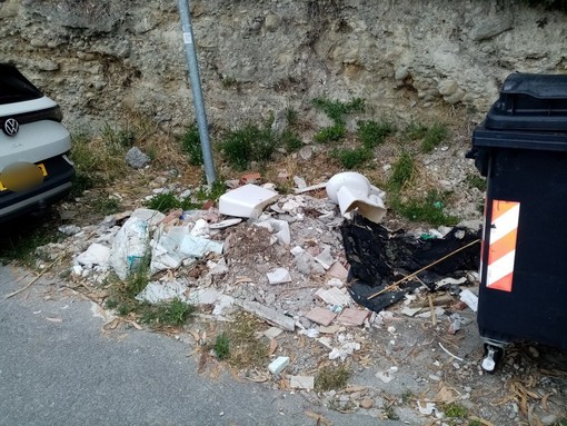 Ventimiglia: degrado zona ecologica vicino a ‘Porta Canarda’, la segnalazione con foto di un cittadino