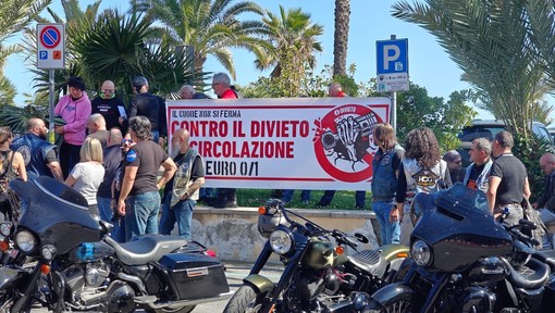 Sanremo: una cinquantina di motociclisti contro il divieto di circolazione delle moto Euro 0/1 (Foto e Video)