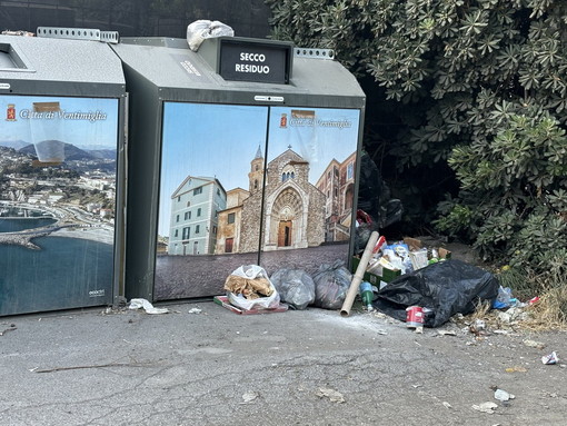 Ventimiglia: rifiuti abbandonati in frazione Trucco, la seganalzione con foto di un lettore