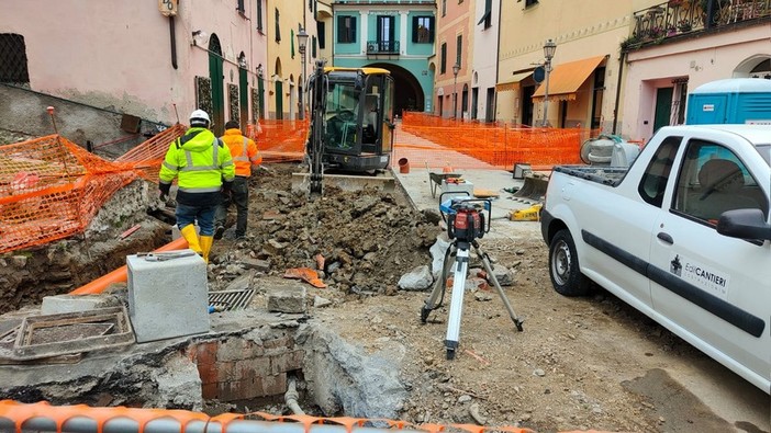 A Dolcedo sei dissuasori per proteggere piazza Doria