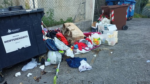 Sanremo, ennesima discarica abusiva in Strada San Giovanni