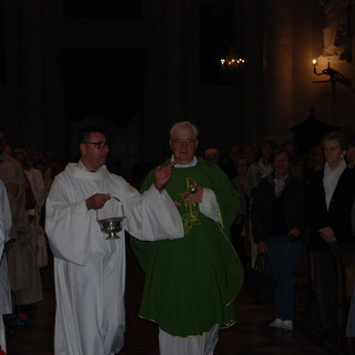 Imperia: i fedeli accolgono il nuovo parroco del Duomo don Lucio Fabbris