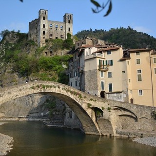 Dolceacqua: offese all'Amministrazione sui social network, affidato incarico legale per tutelare l'immagine del Comune