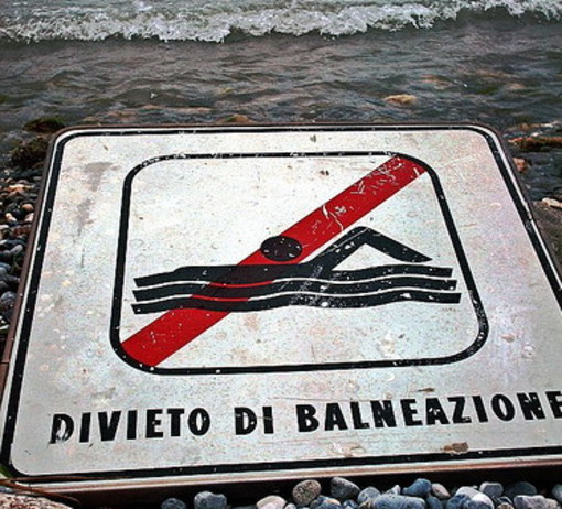 Bordighera: si rompe il collettore fognario, divieto di balneazione tra i bagni Paloma e Lido