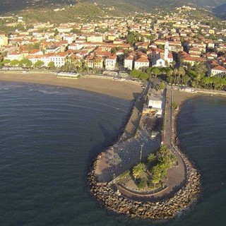 Diano Marina: Poliziotti di Quartiere e Acquascooter della Squadra Nautica hanno controllato stabilimenti balneari e tratti di costa