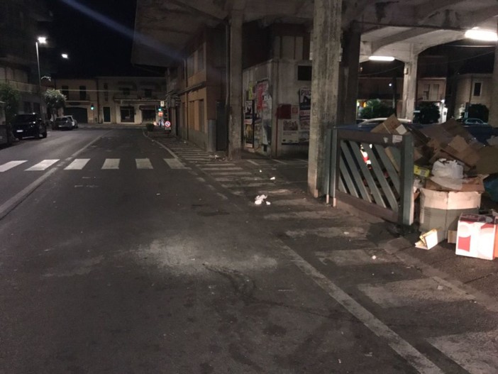 Vallecrosia: mercato ambulante di domenica scorsa, Quesada &quot;L'Amministrazione non ha pensato ad organizzare una pulizia dell'area&quot; (Foto)