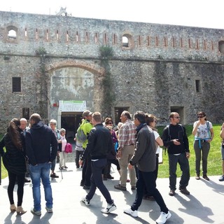 Sanremo: viene allestita in queste ore a Santa Tecla la mostra “I Grandi Inventori dei Fiori”
