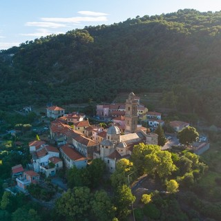 Diano Arentino, polemiche social per chi utilizza l'acqua per le piscine nonostante la crisi idrica