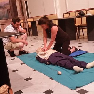 Molini di Triora: circa venti persone alla dimostrazione pratica dell'utilizzo del defibrillatore