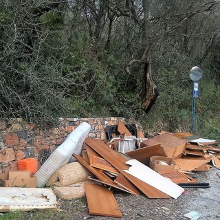 San Bartolomeo al Mare: ancora un abbandono di rifiuti ingombranti, scoperti gli autori